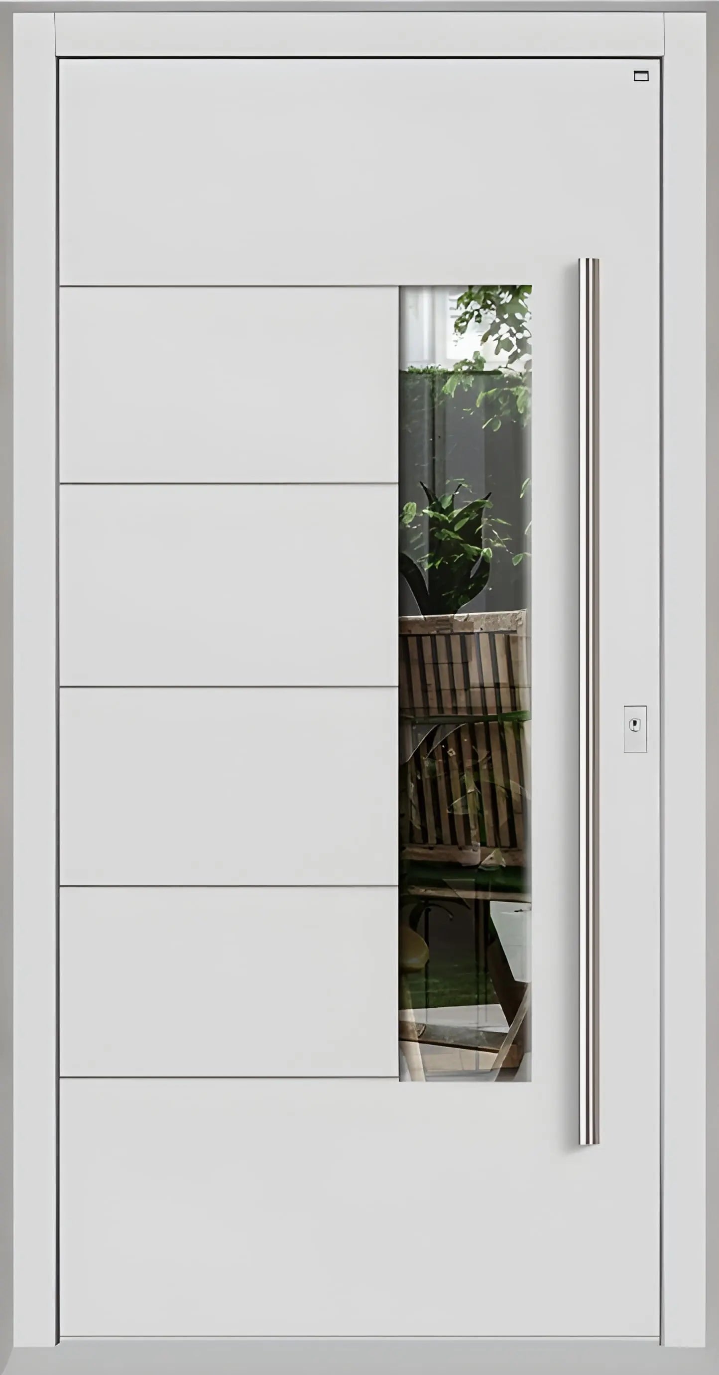 Moderne Holzhaustür in Lichtgrau mit Lichtausschnitt zum Griff versetzt und fünf Nuten als Dreh Rechts