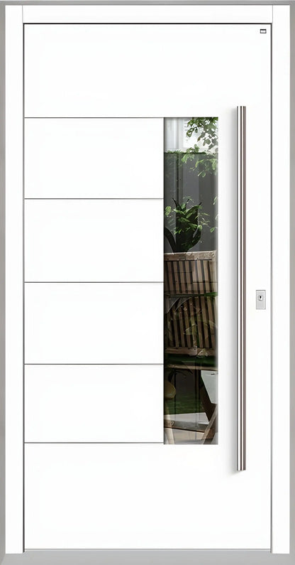 Moderne Holzhaustür in Verkehrsweiß mit Lichtausschnitt zum Griff versetzt und fünf Nuten als Dreh Rechts